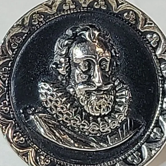 Vintage Swank Large Willian Shakespeare Round Silver Tone Cuff Links Whale Back